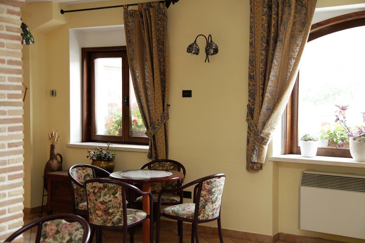 Hotel Il Ghiro Овіндолі Екстер'єр фото